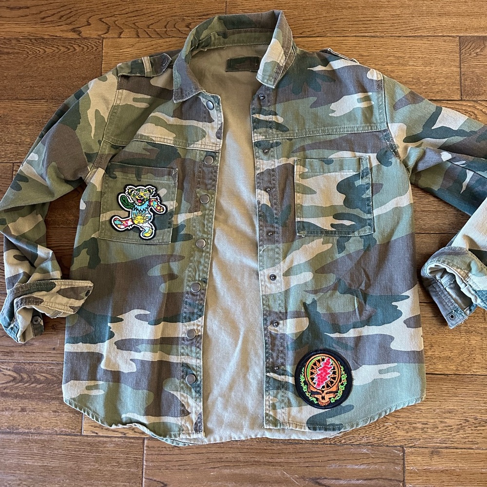One of a kind Grateful Dead Camouflage Jacket  shirt with Patches medium